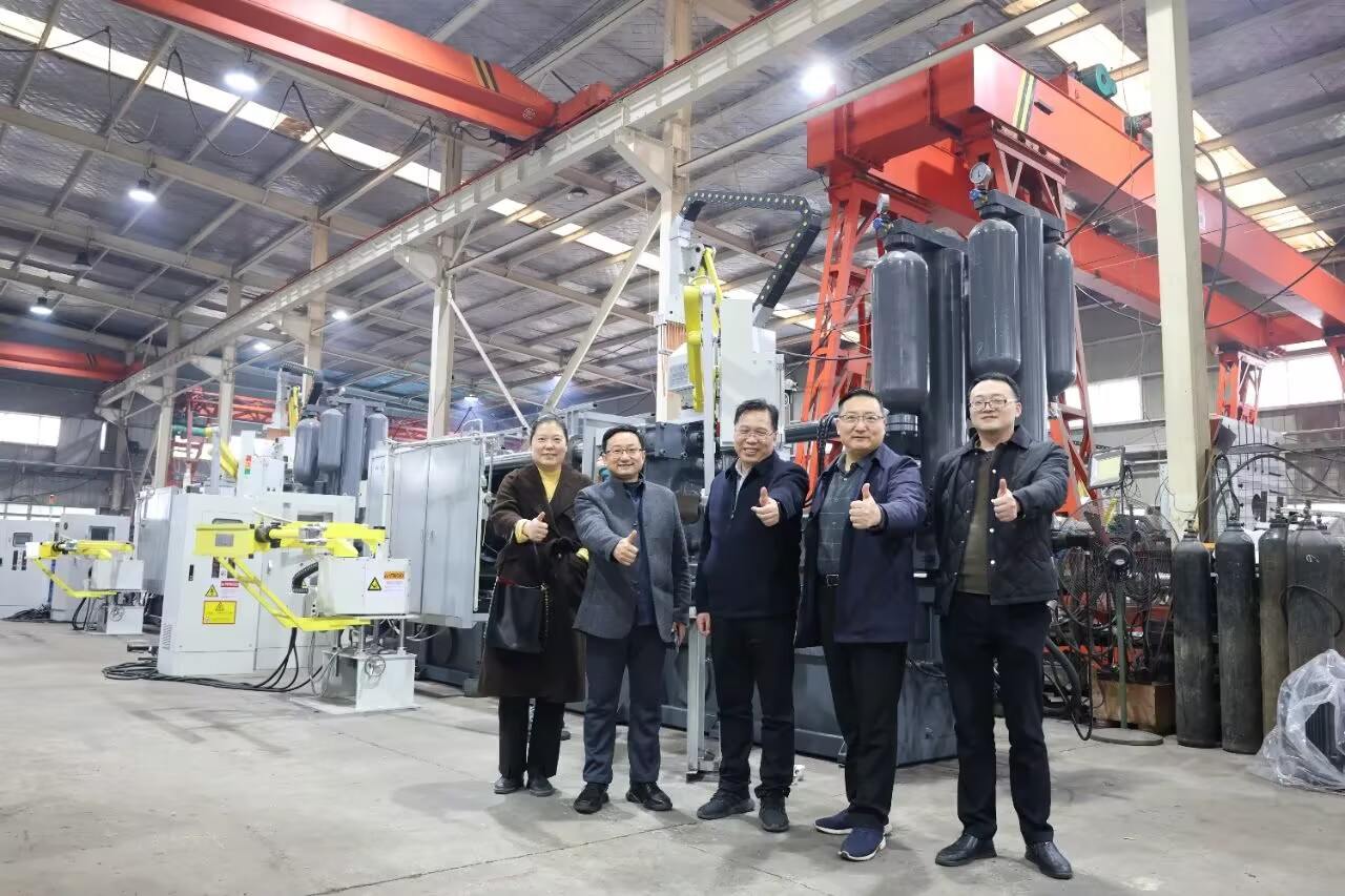 Wujie, President of Anhui Grain Engineering Vocational College, Went to Bengbu Longhua to Discuss the 