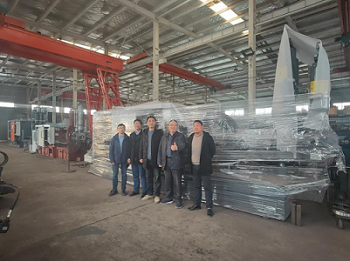 Li Jun, Gai Yanbo, Cao Kai and other experts visited Longhua in Bengbu to inspect the progress of the cooperation project between the institute and enterprises.
