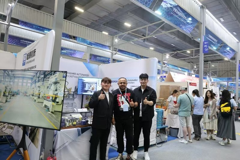 Day 1 of the 137th Spring Canton Fair: A Thriving Start!