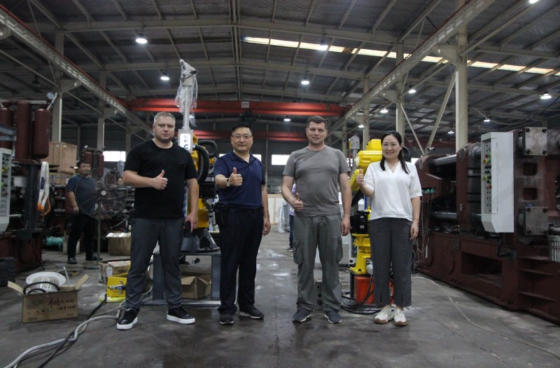 Welcome Belarusian customers to visit our factory