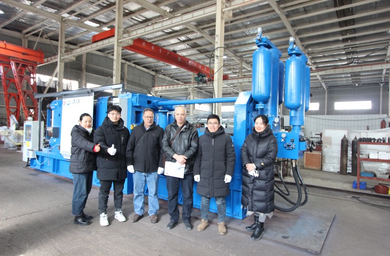  Welcome Algerian customers to visit our factory